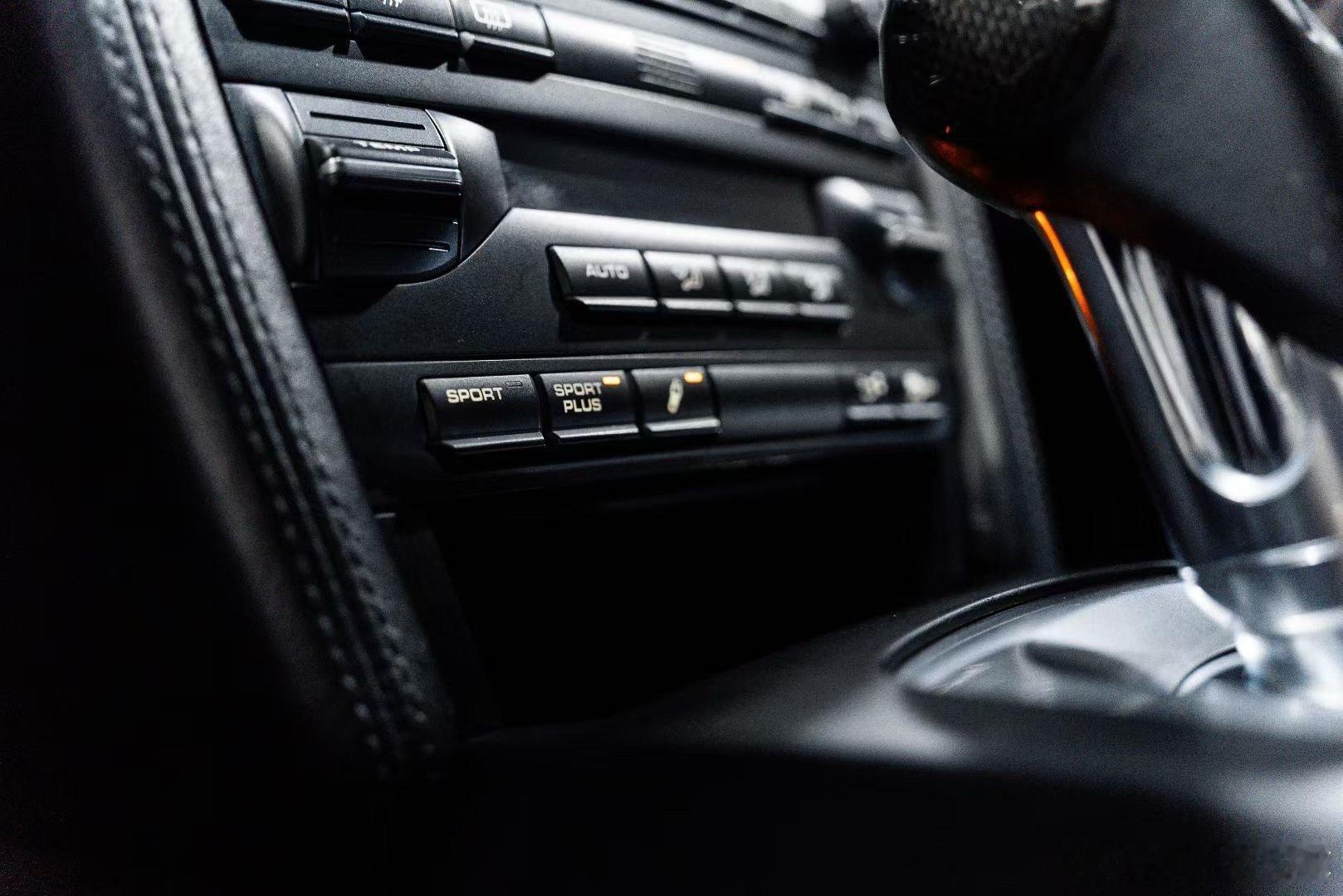 广州店现车 2011 997.2turbos 三块补漆 6.1wkm 陶瓷刹车P