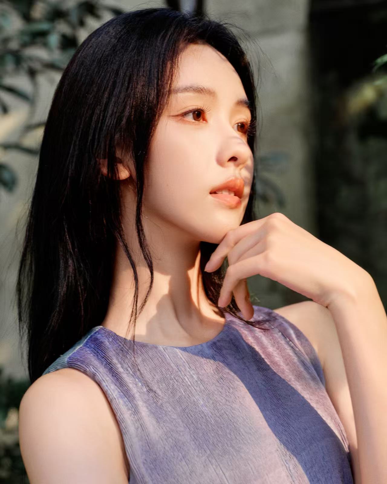 陈都灵九月拍了拍室陈都灵九月十八宫格陈都灵九月拍了拍室，十八宫格美照，[哇][哇
