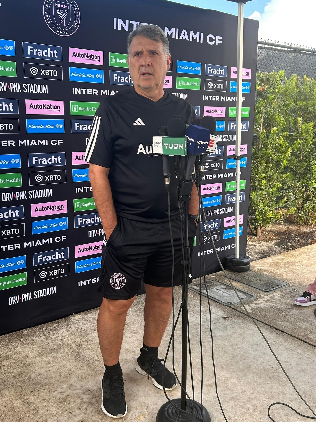 如图这些画面怎么说？[大笑]正似贝克汉姆有钱没地花，多余请他[捂脸][捂脸][捂