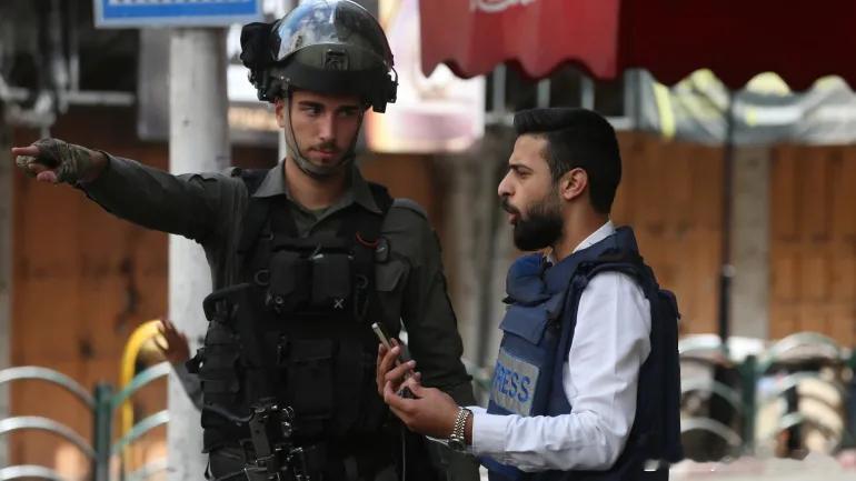 报道：以色列定居者袭击在被占领的约旦河西岸采摘橄榄的巴勒斯坦人 瓦法社报道称，以