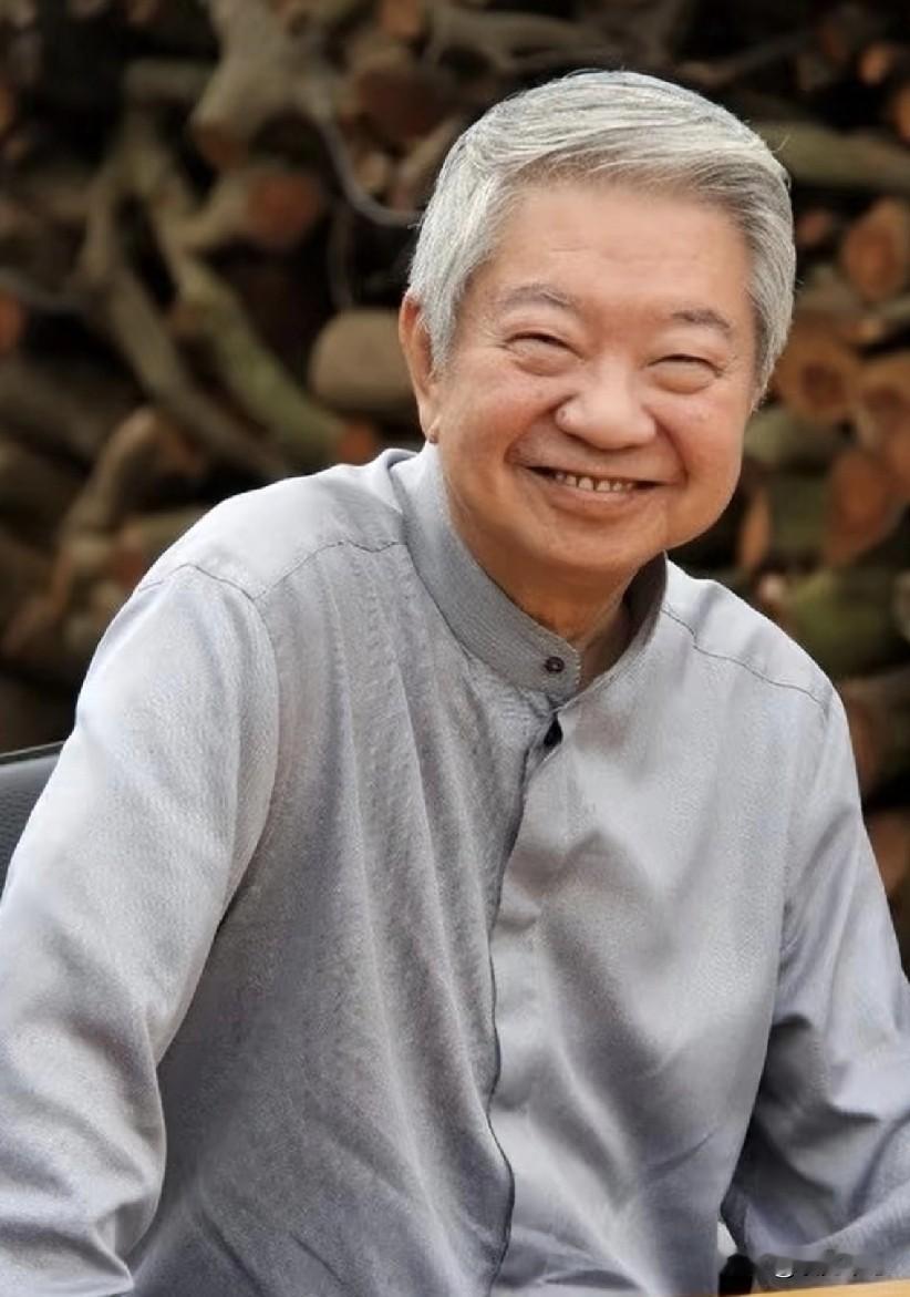 香港大才子蔡澜曾说:
男人一定不可以省好色的钱。因为好色这个事情是有时效期的，你