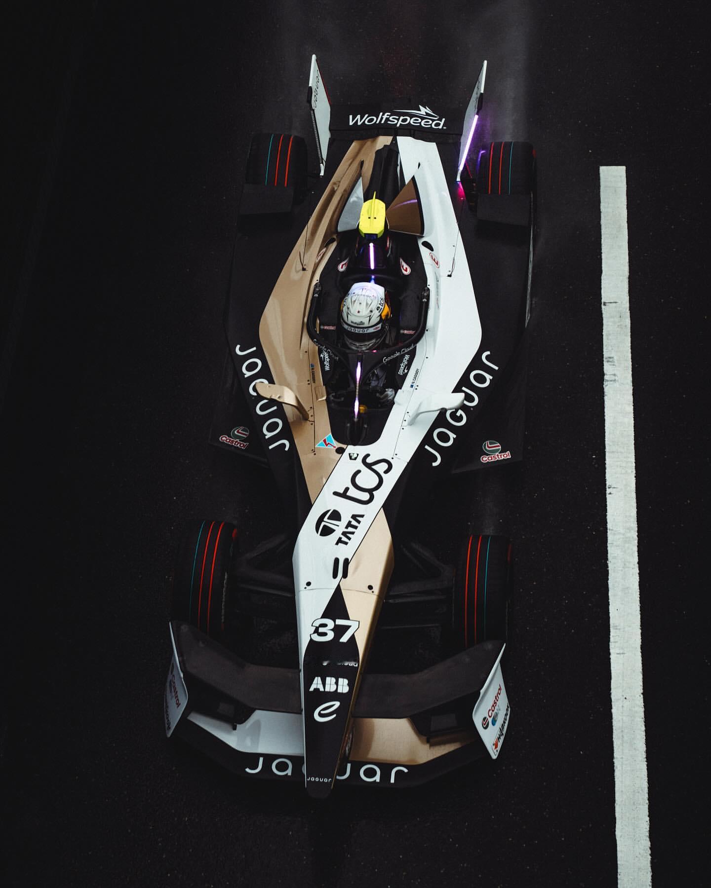 FE赛车冠军车队揭秘 经常看F1赛车的朋友们，相信对嘉实多（Castrol）的涂