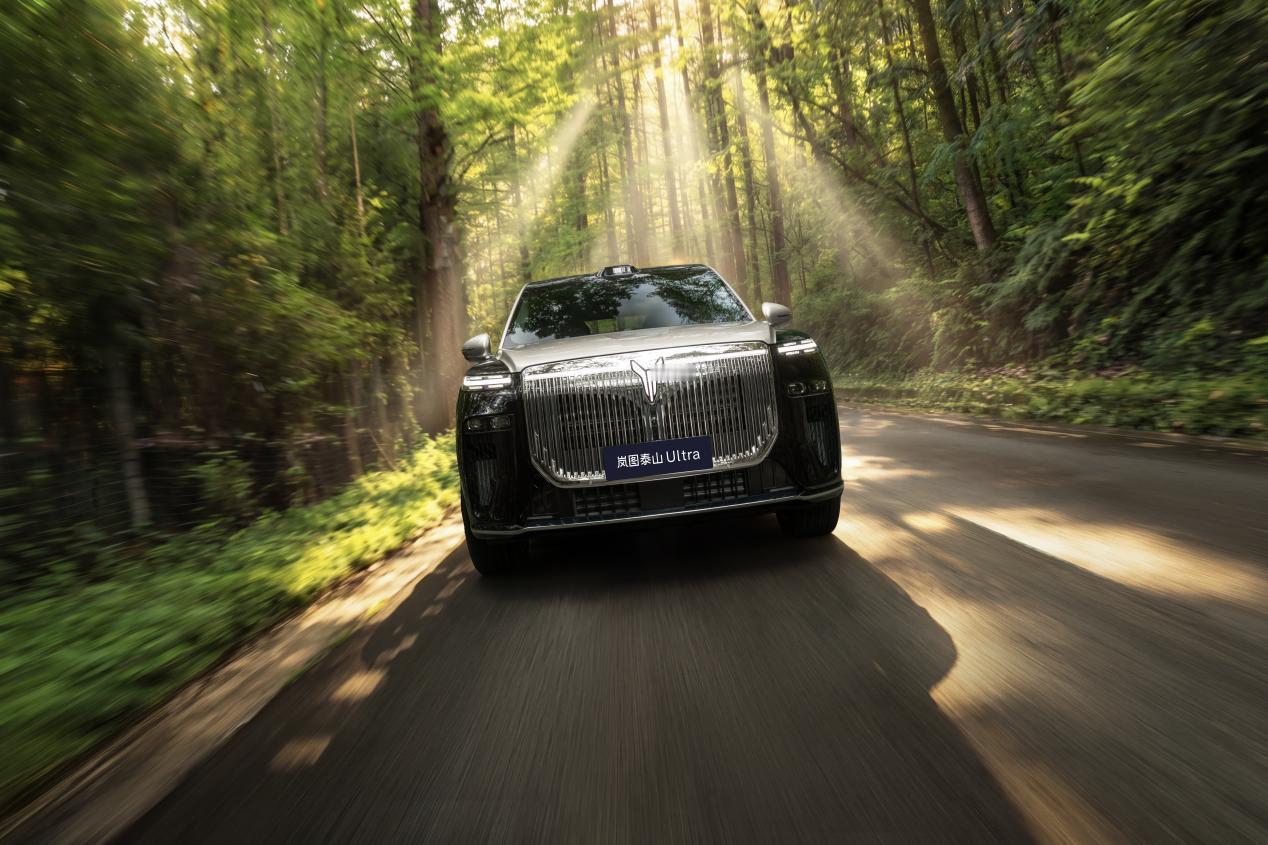 汽车资讯 华为技术发布会C位、北京车展焦点，岚图泰山Ultra凭与华为的深度绑定