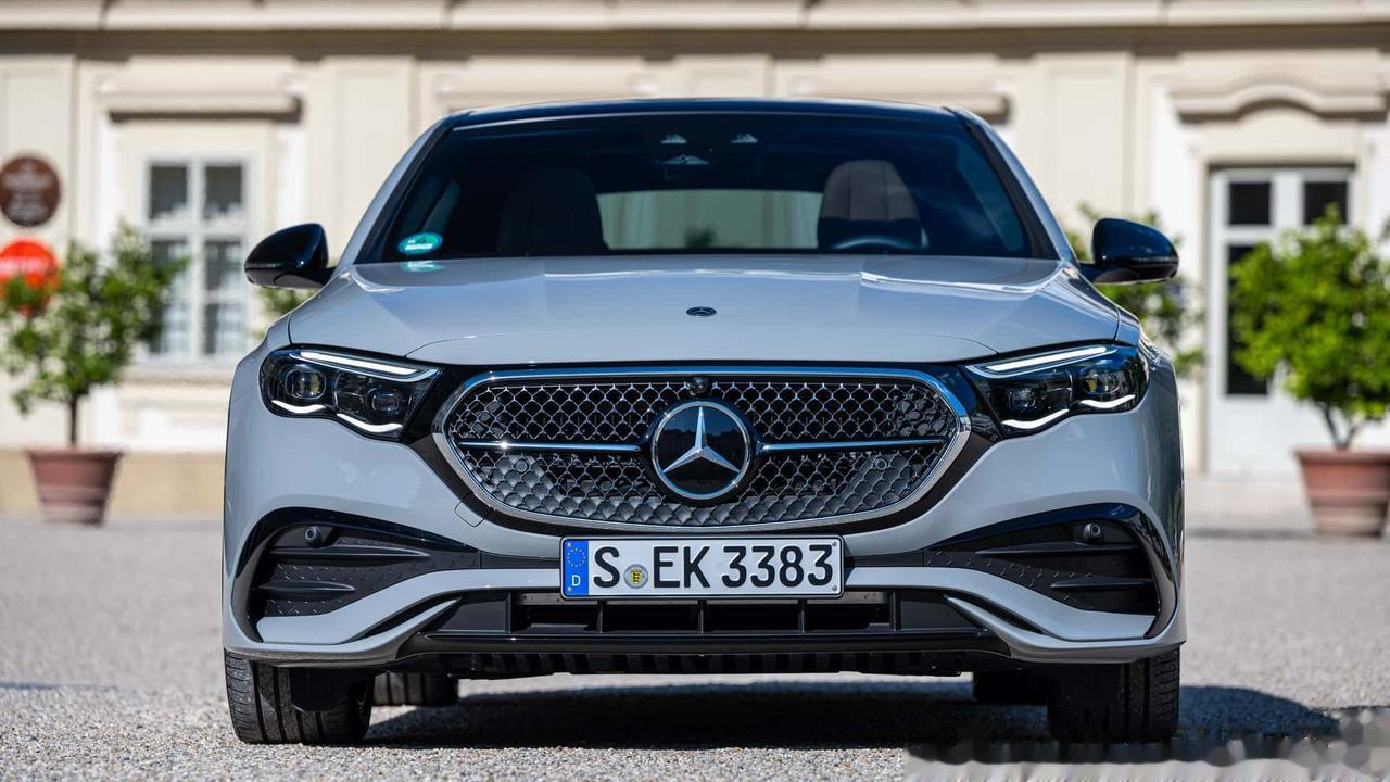 外媒实拍全新奔驰E级轿车，你觉得好看吗？