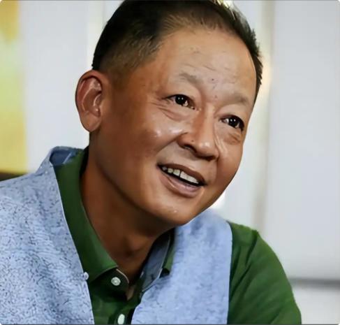 “王志文说：‘一个女性如果性格内向，不喜欢与人聚集，不施粉黛，不参与社交活动，不