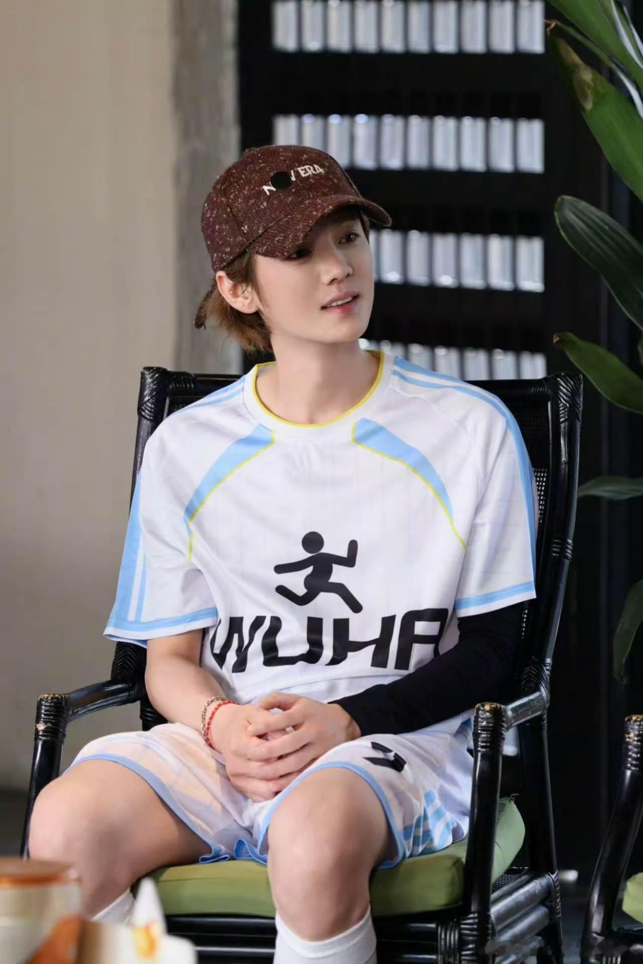 怪不得鹿晗这么瘦鹿晗都没咋吃韩庚鹿晗SM师兄弟合体 很多人终于理解鹿晗偏瘦的原因