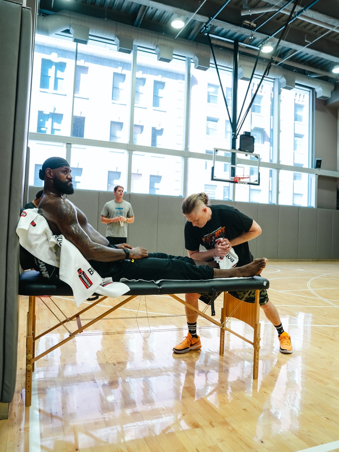 上了年纪了……你一觉醒来，发现自己身上突然多了一些昨晚还没有的毛病。 