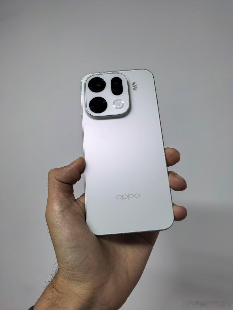 给我的OPPO Find X9 Pro入手了官方凯夫拉手机壳，手感真好，刚看了数