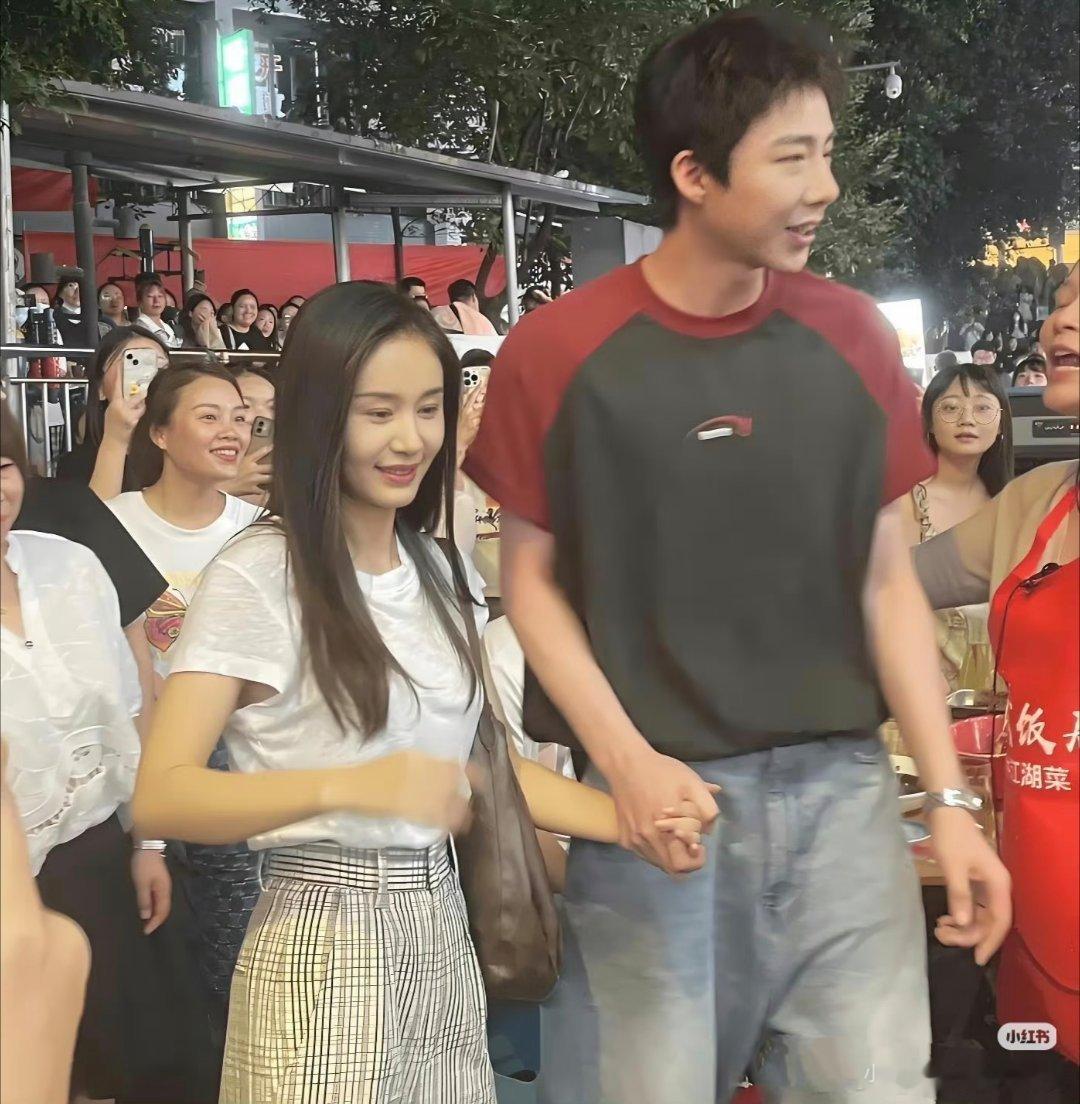 刘宇宁 王子文牵手最萌身高差 