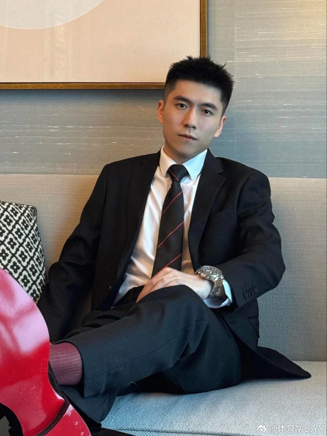 看看正装帅哥喜欢吗体育生