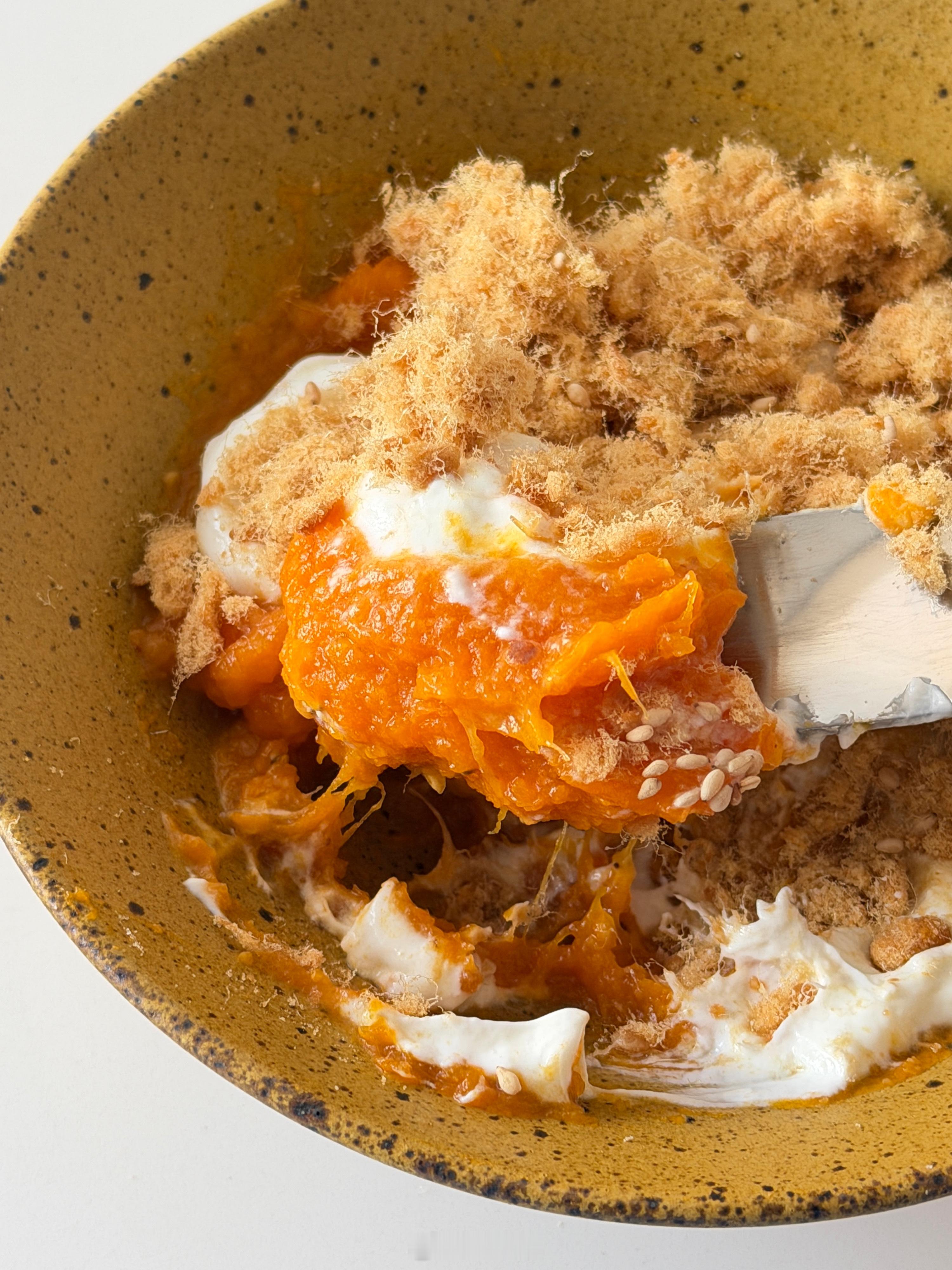 用熟南瓜做了个伪咸蛋黄酱，减脂太完美啊 