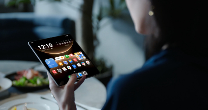 “一句话搞定复杂需求”已经成了现实，发出指令后，它会在多个APP之间连续操作，完