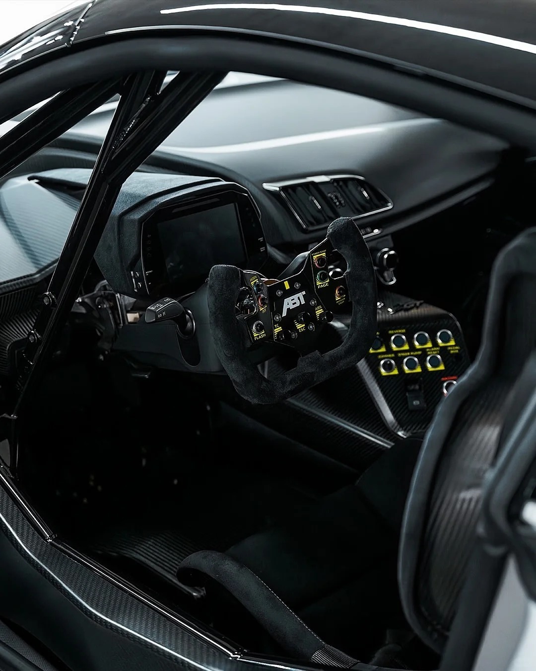 ABT打造的奥迪R8，把 R8 LMS GT2 赛车原汁原味搬到了公路上[点赞]