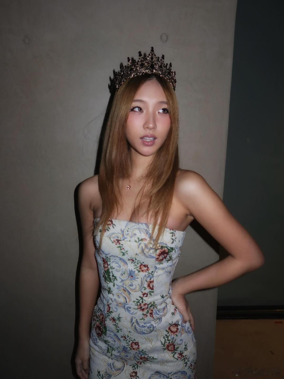 小S大女儿晒美照小S大女儿Elly许曦文晒美照，这个身材是真实存在的吗？小S大女