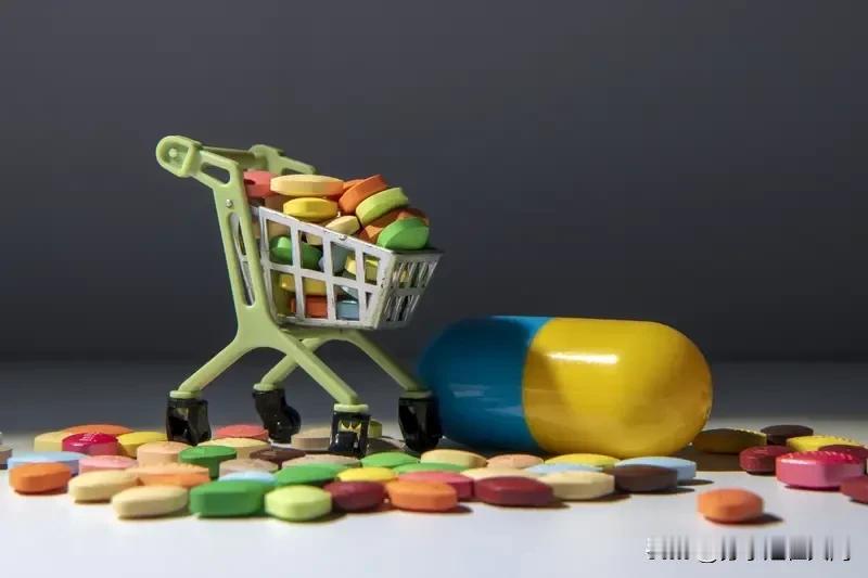 现在全国药店接近70万家，可一半以上在亏钱，这情况真让人意外。以前，开药店那可是