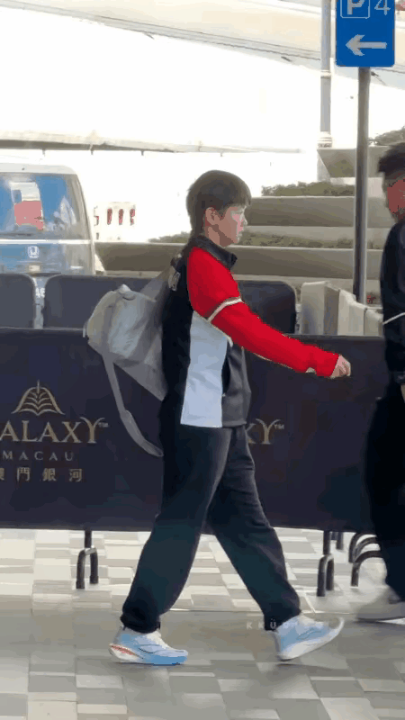 9月11
莎莎上训
瞧这两步走
妥妥的世一步伐
自信加稳健
没有理由不相信她嘿！