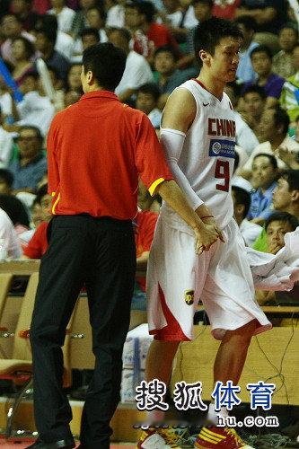 2009年 男篮热身赛 本溪 中国男篮以74-61战胜澳大利亚男篮  SKU乱舞