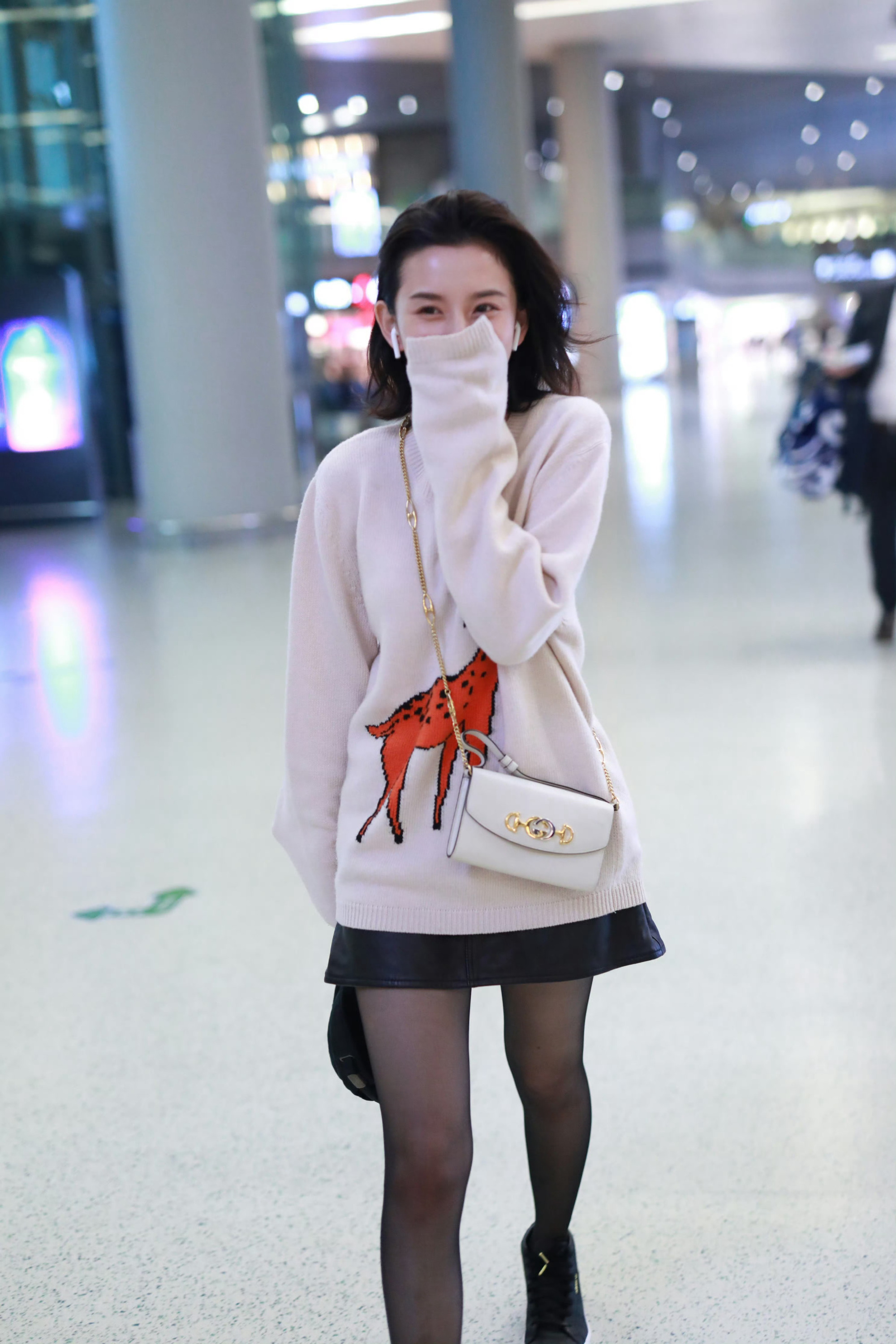 宋祖儿剪短发 齐肩短发的祖儿，清爽少女感满满。宋祖儿