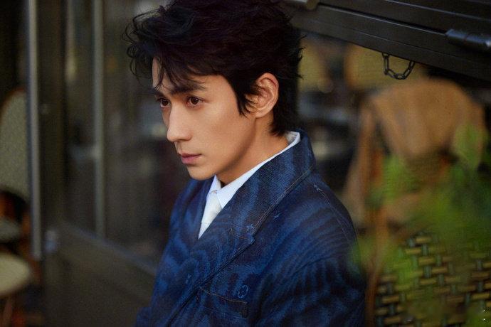 朱一龙官宣主演电影空枪重磅官宣！九金影帝朱一龙领衔主演电影《空枪》来袭！继《人生