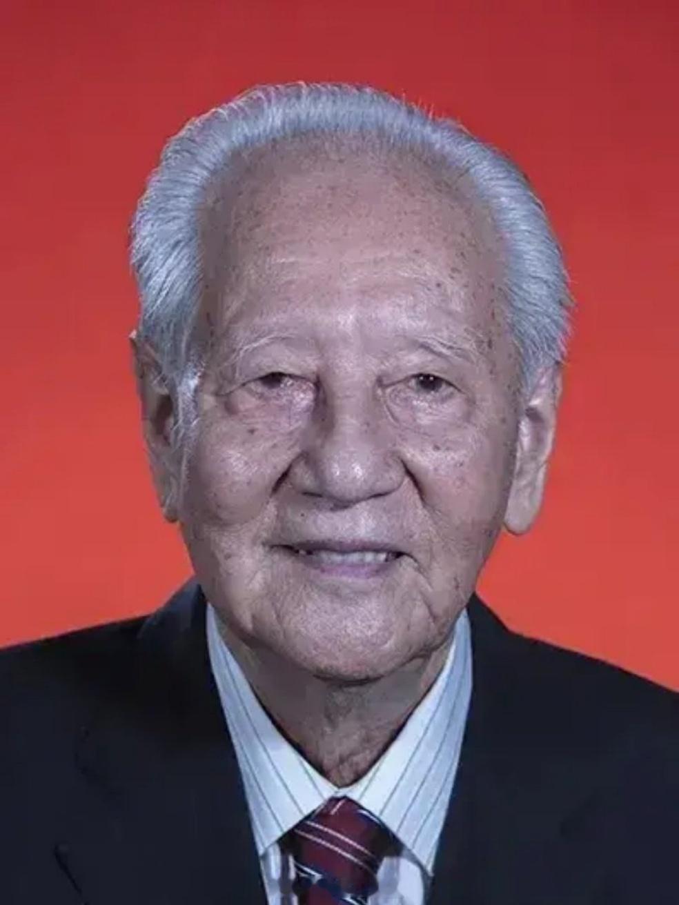 恳请停留1秒钟，为中国核潜艇之父黄旭华爷爷点赞致敬！ ​ ​​​