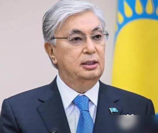 站队日本？哈萨克斯坦总统来日本参加中亚日本峰会，让我们看清了。最近不少朋友在讨论