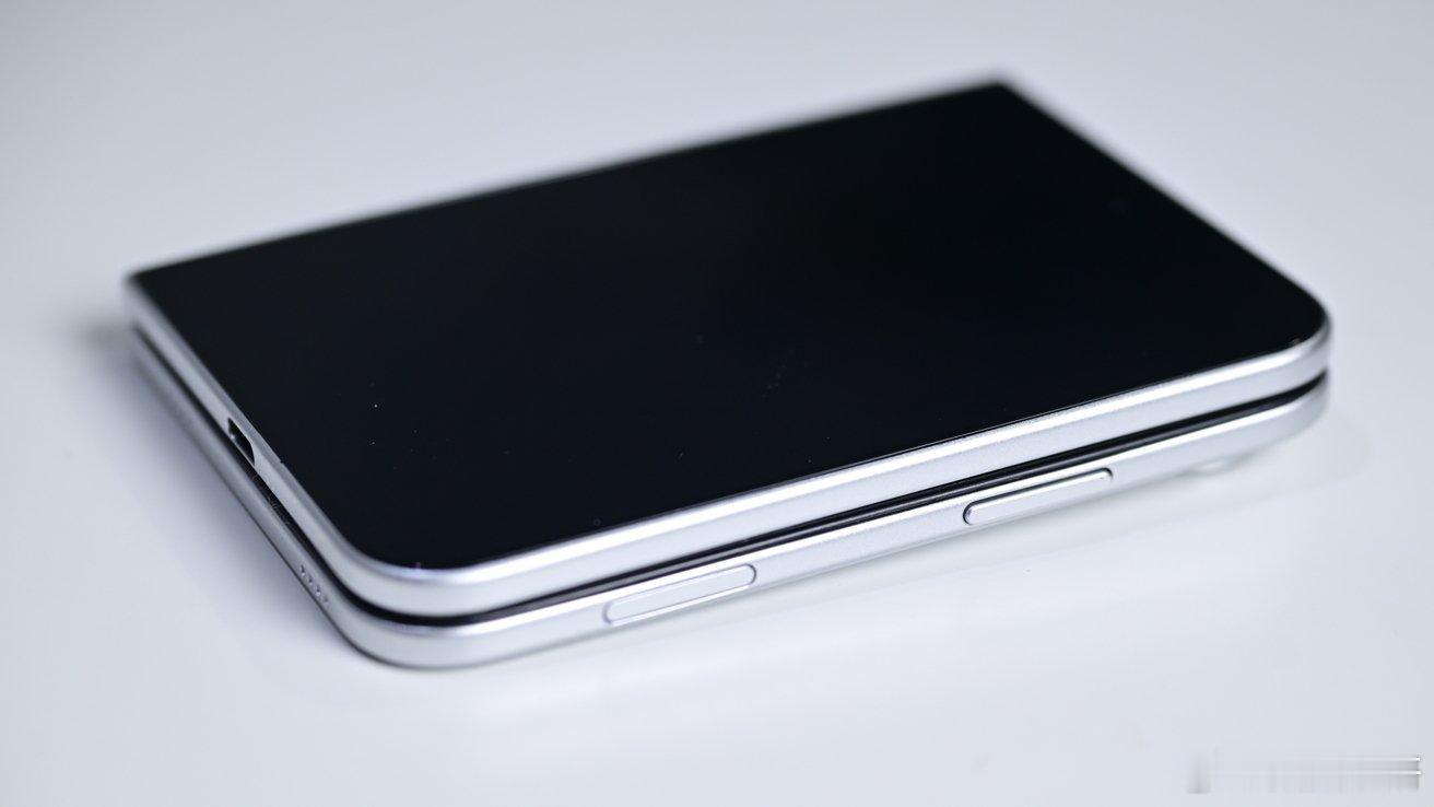 iPhone DuoiPhone FoldiPhone Ultra你们觉得折叠i
