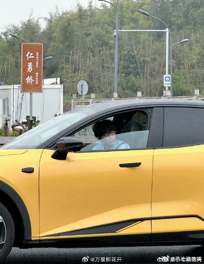 重庆狼队清清皖皖合体 这对合体也太好嗑了💖清清皖皖同框整活，仪式感和搞笑感双丰