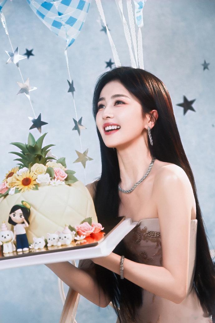 白鹿菠萝花生日蛋糕生日快乐快乐 ​​​