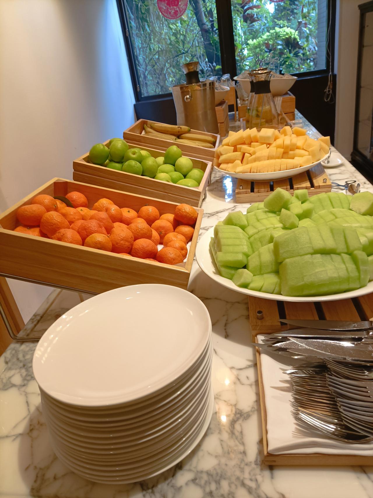 晒出我的今日美食去大女儿家，住了二天五星级宾馆，早餐吃的自助餐，好丰盛[赞]