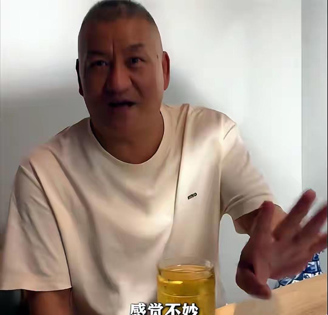 成绩出来，梁实今年又考砸了，成绩还没去年高。考后破防喝闷酒，妻子嫌丢人，明年还要