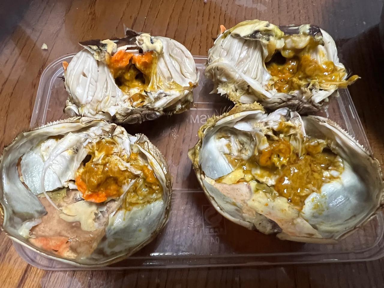 感觉现在螃蟹还是没有到季节，
拎着感觉重，看着个头也大，
但肉不够饱满，膏也不够