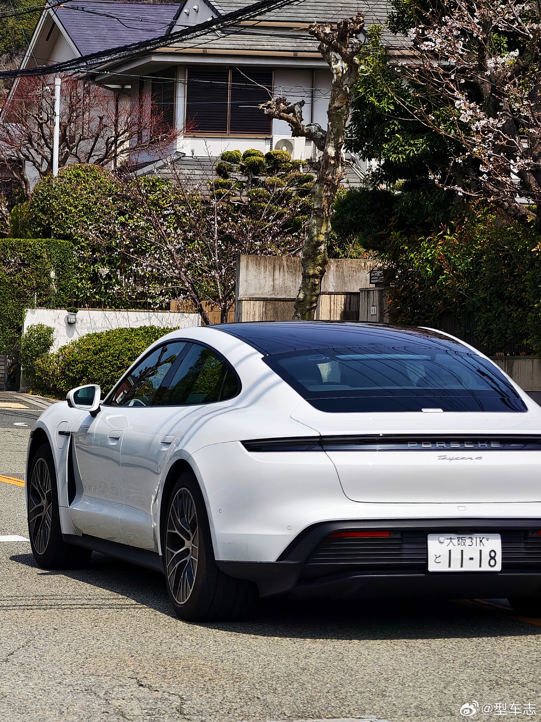 老钱住宅街的Taycan，正版确实好看（没有任何 SU7 和 Z7 不好看的意思