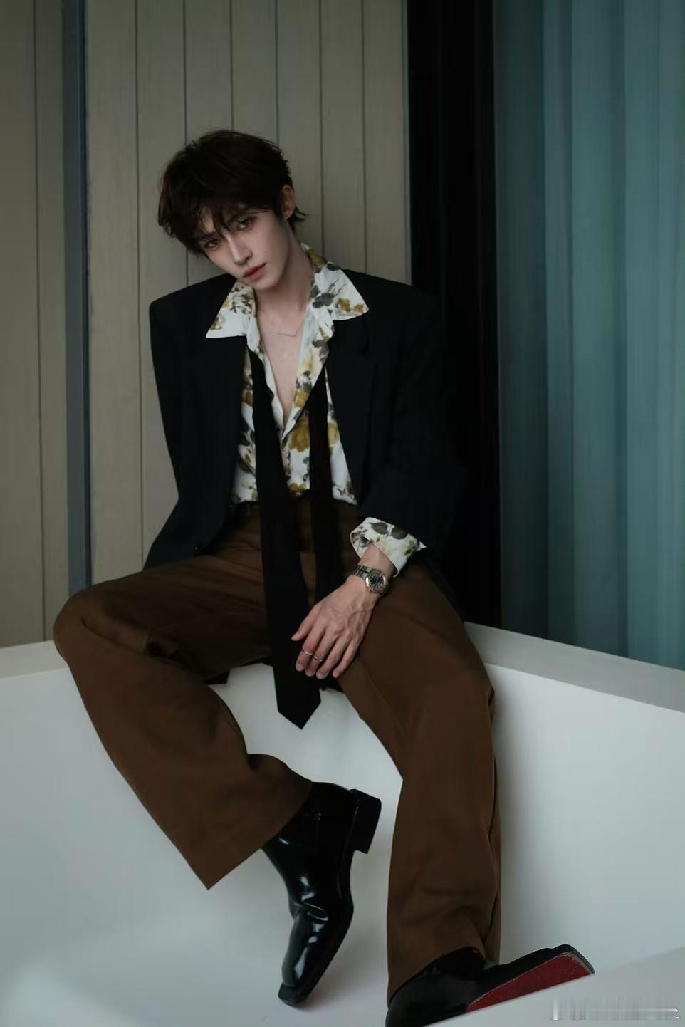 刘宇国风舞台太绝了 被这个舞台狠狠惊艳到！刘宇的舞姿轻盈如蝶，又不失力度，把国风