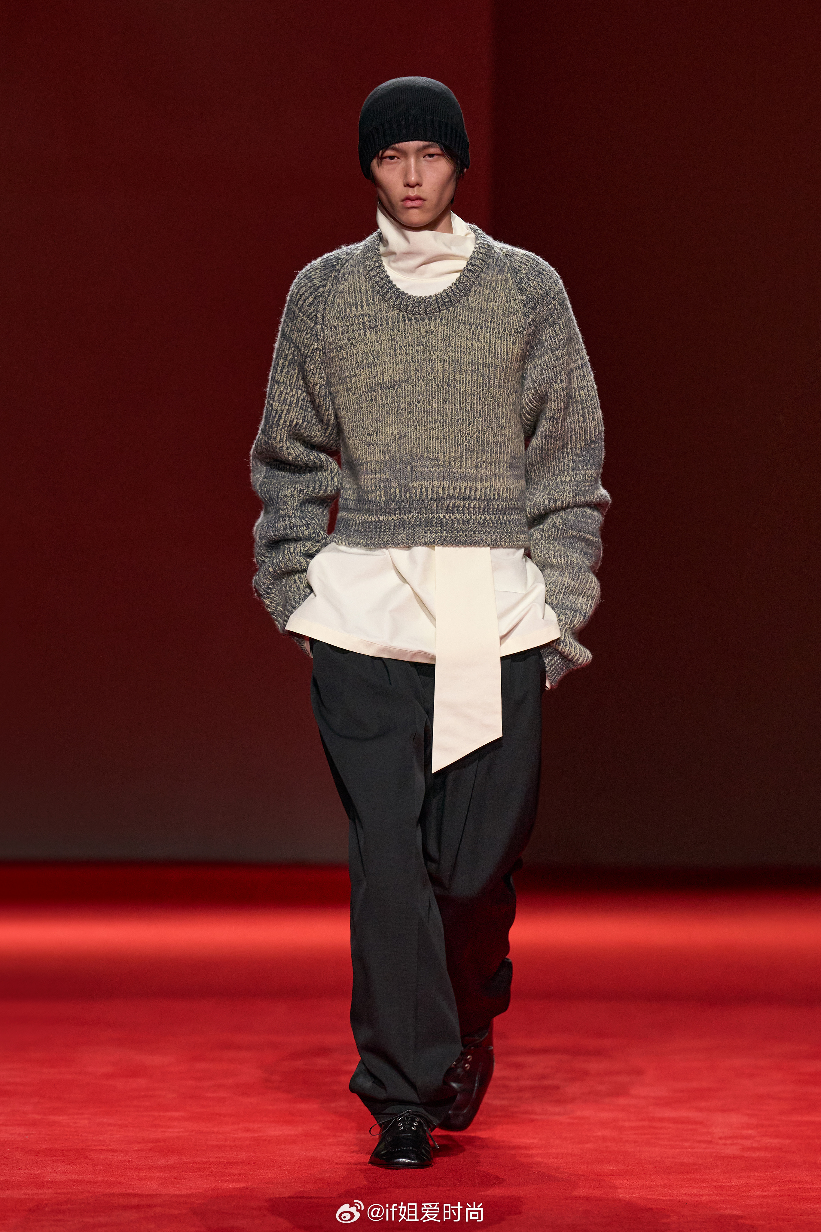 阮经天身穿 Bottega Veneta 2026 冬季系列，登上《Man Ab