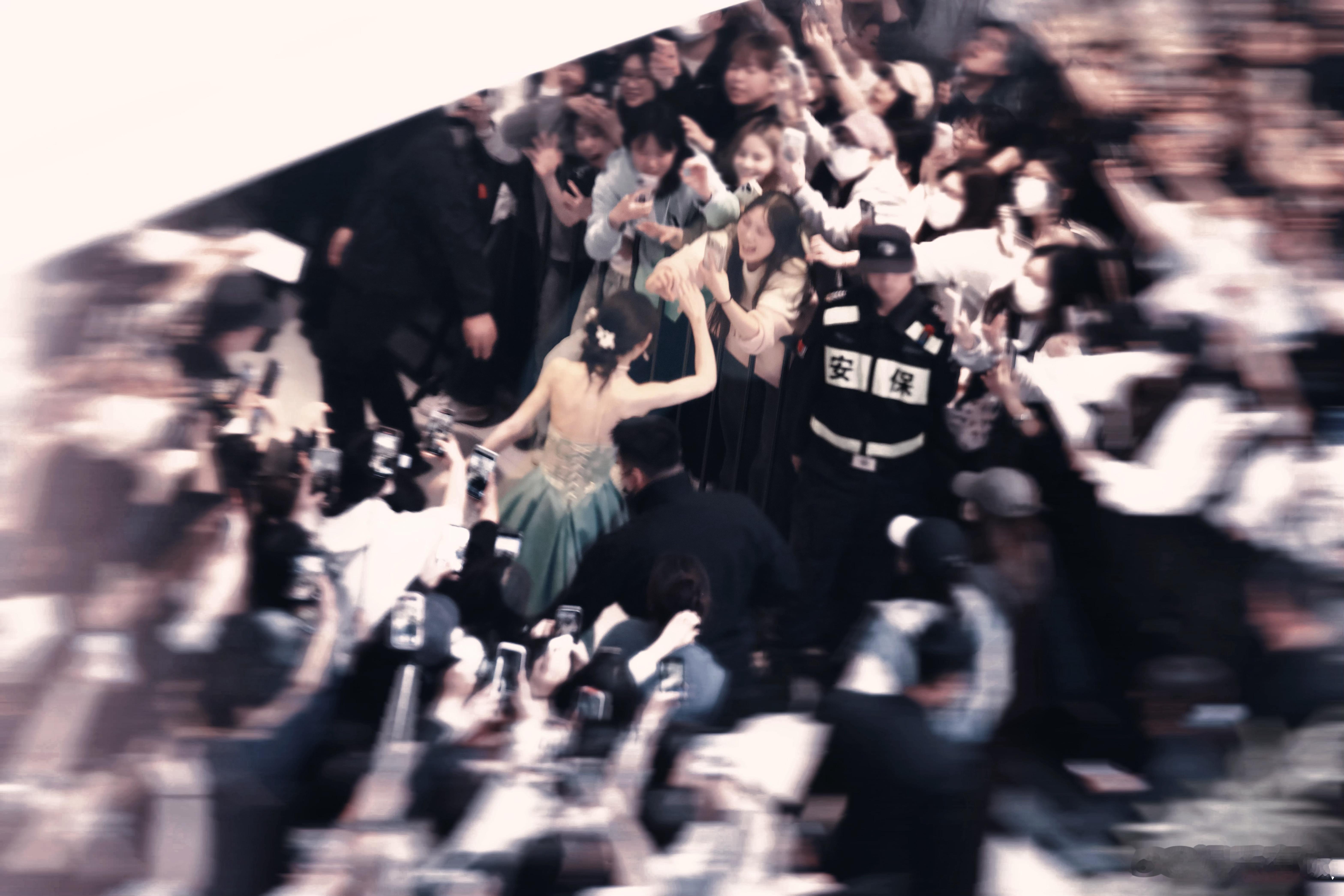 这是谁和田曦薇的人生照片粉丝和田曦薇的人生照片有了 谁懂啊！有粉丝分享拍到其他粉