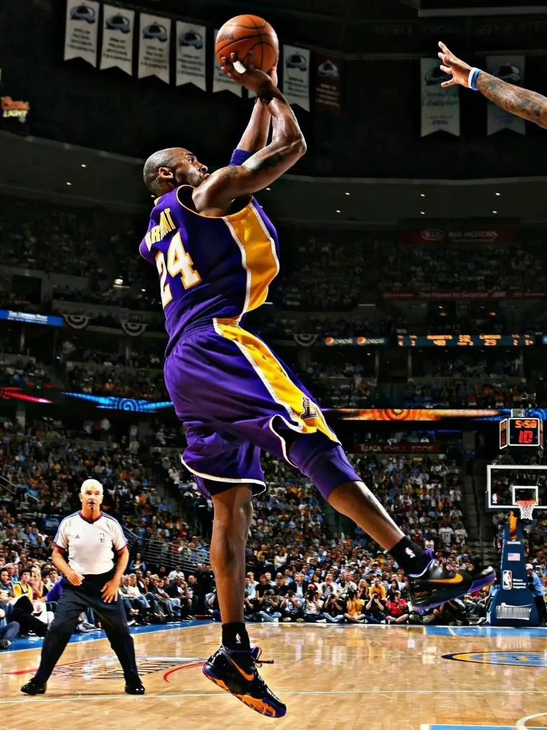 做你自己喜欢的事，哪怕别人都笑你傻，你也完全可以全身心地去做，只要你喜欢，只要做