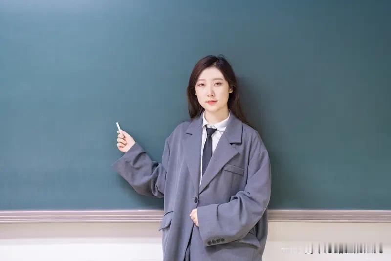 教育反思录（1081）
如何当好班主任？
班主任既是课堂授课教师，也是班级管理者