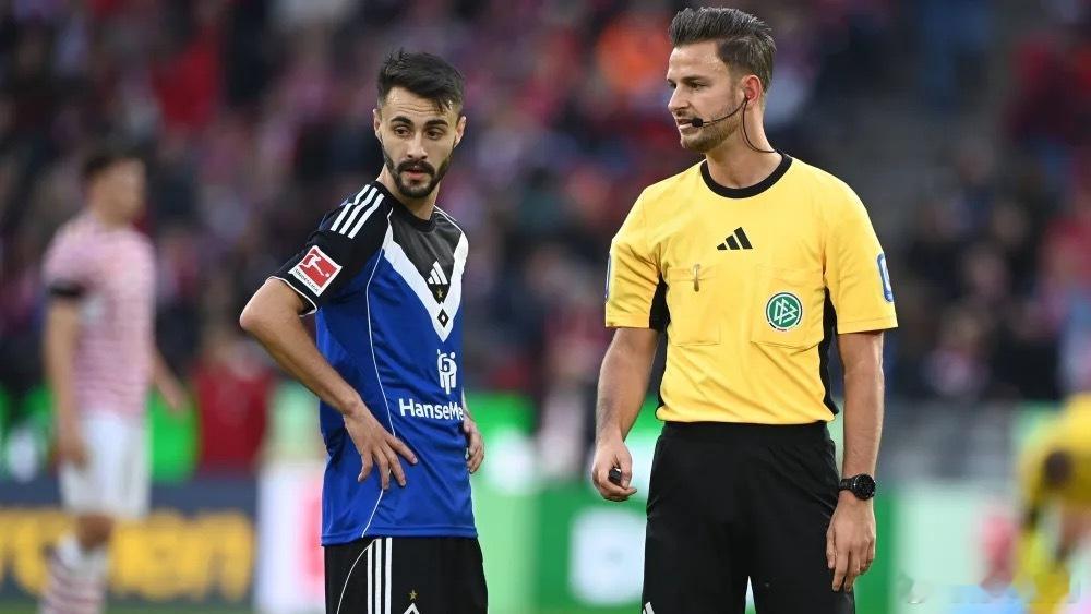 汉堡本轮比赛客场1比4输给科隆，从阿森纳租借而来的维埃拉在参加的第5场德甲第二次