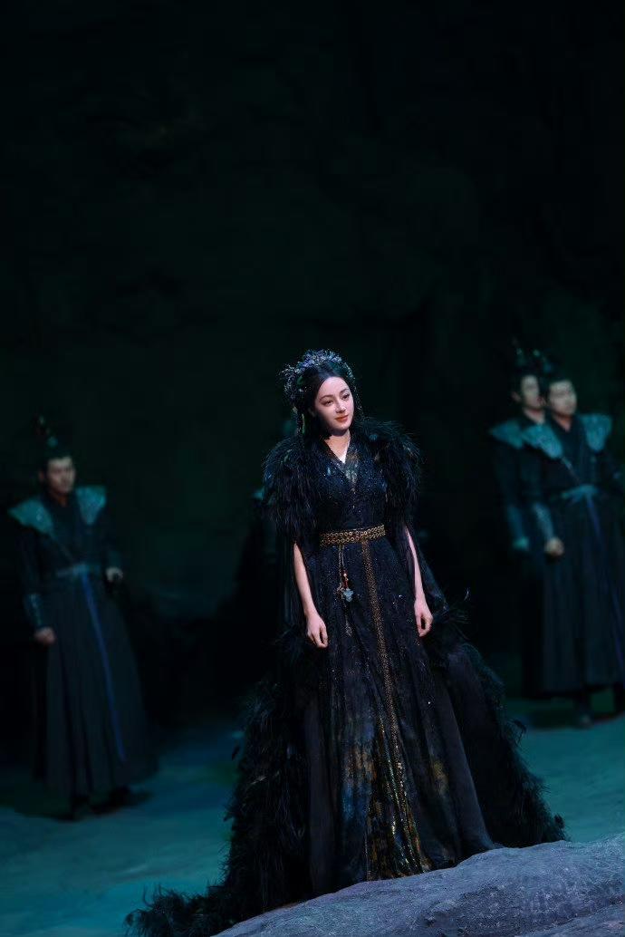 《白日提灯》贺思慕名场面解析：迪丽热巴如何用眼神撑起灵主气场


《白日提灯》里