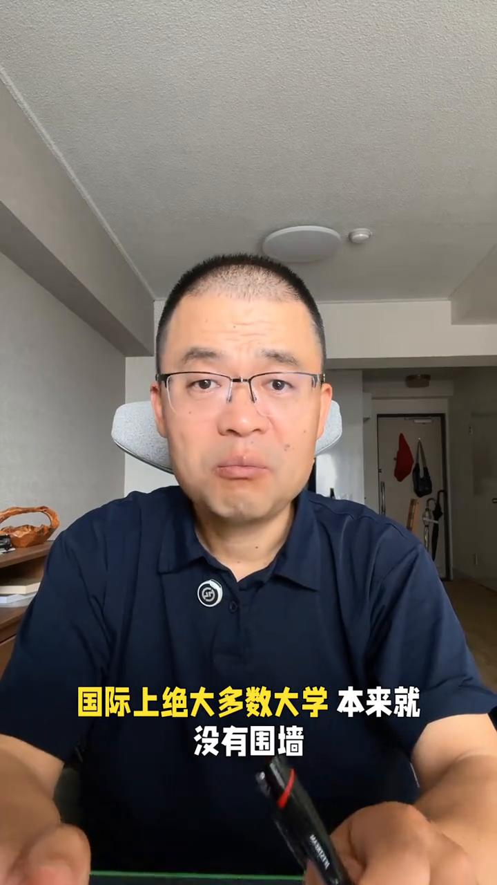 最近看到郑教授带着母亲进入国内高校，推动大学重新打开校门这件事竟然引发了巨大讨论