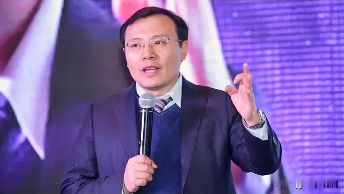 任泽平的公众号被禁止关注了。

页面提示“因违规无法关注”，客服说是账号异常，具