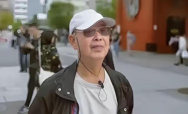 挨打了才想来中国的好！2024年，87岁华裔老人在美国被揍3次后，终于忍无可忍，