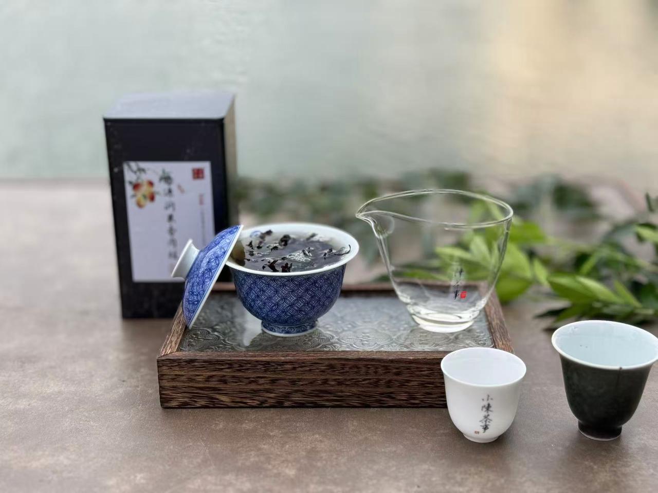 喝茶5大禁忌，当心喝错伤身！
第一，不喝65度以上的烫茶。
茶汤温度超过65度，