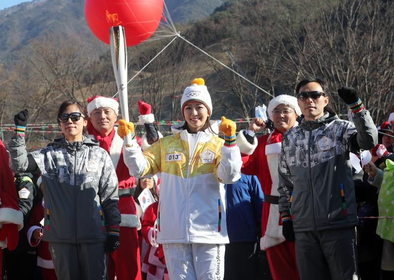 哇塞，冬奥圣火在米兰首棒传递者是中国人，这可太牛啦！这不仅是对个人的一种极高认可