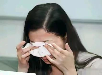 河南一男子因瘫痪，无法下床，整日躺在床上，萎靡不振。平时是家里的顶梁柱，出了事后