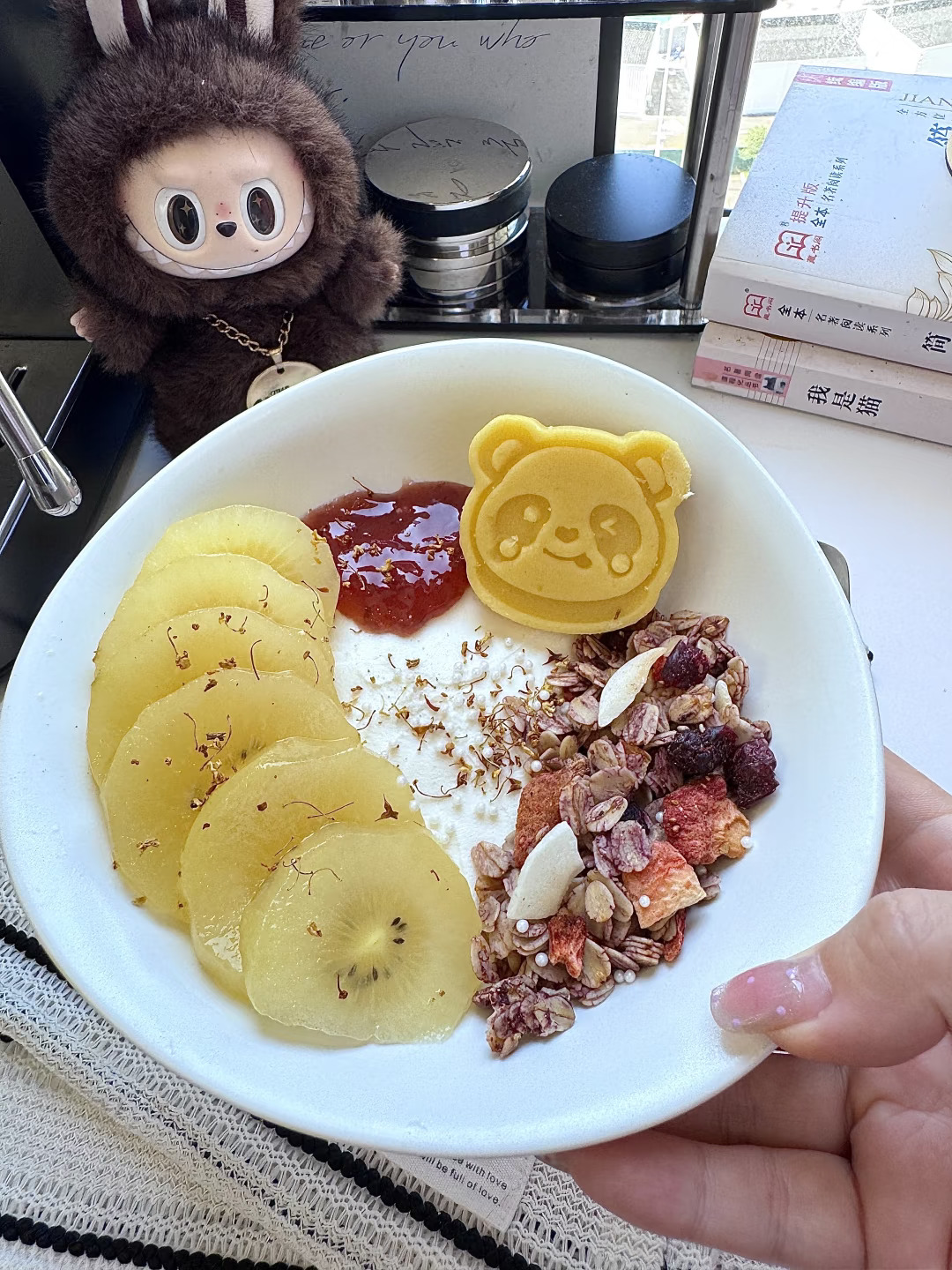 金秋🍂吃一碗团圆的酸奶碗🥣 月满金秋，果味团圆 ‌中秋限定的甜蜜‌...