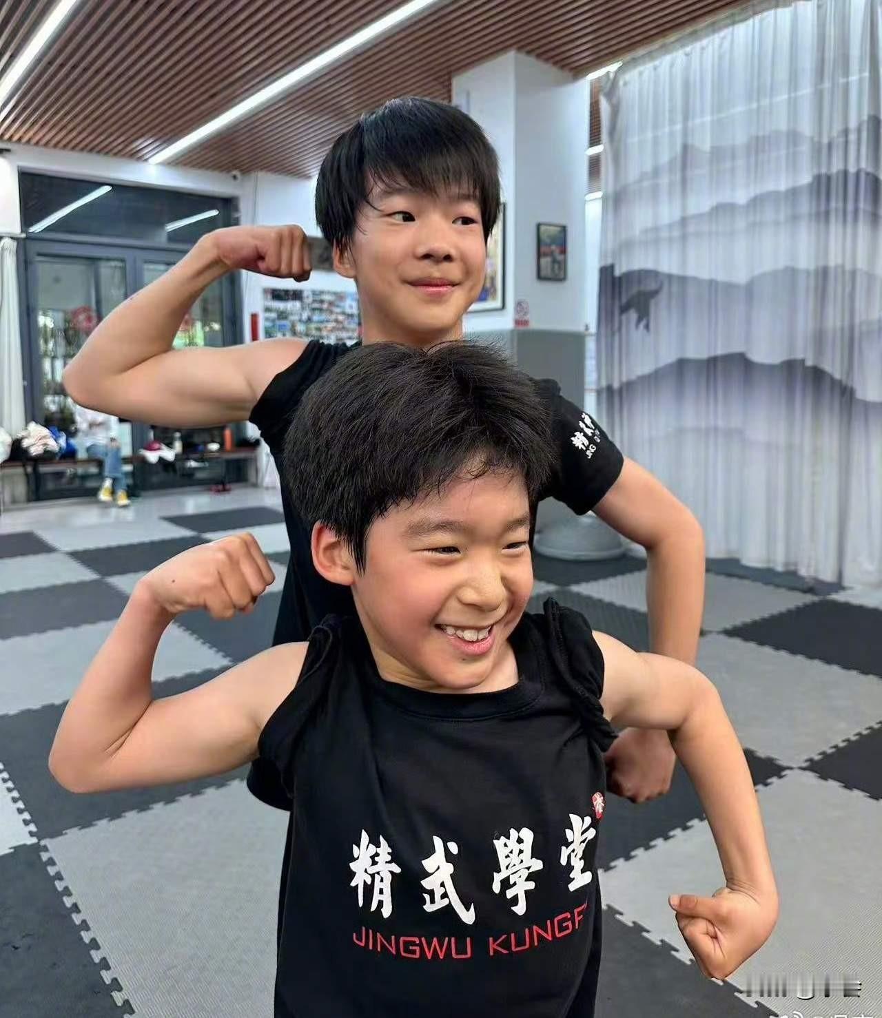 笑不活了，吴京纪念日发文：“谢谢你娶了我！” 硬汉的嘴，骗人的鬼，这波口误直接把
