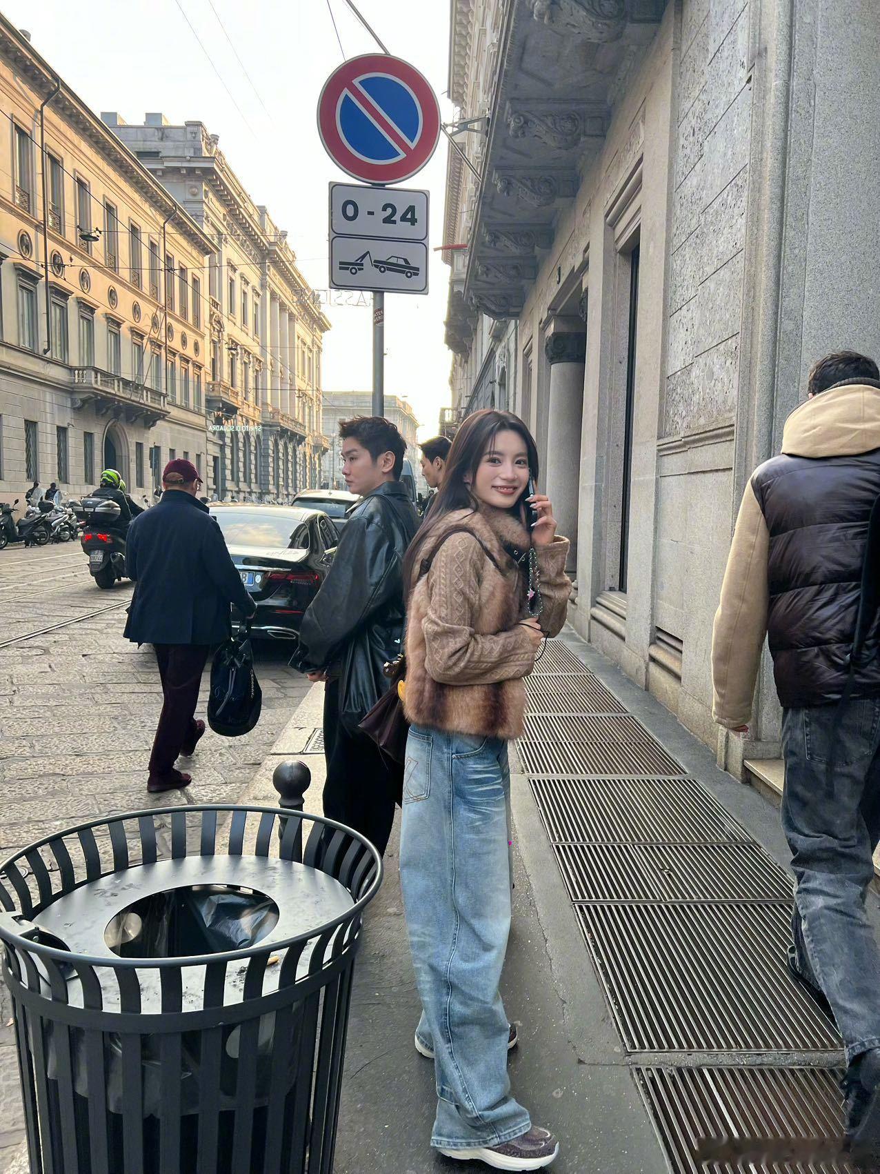 米兰偶遇张雅钦 刷到偶遇视频反复心动✨ 也太宠粉了，主动配合拍照，态度温柔又真诚