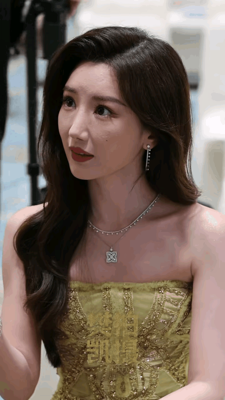 果然后天的保质期就是短毛晓彤的医美感后遗感也出来了其实去年就已经开始有画面感特别