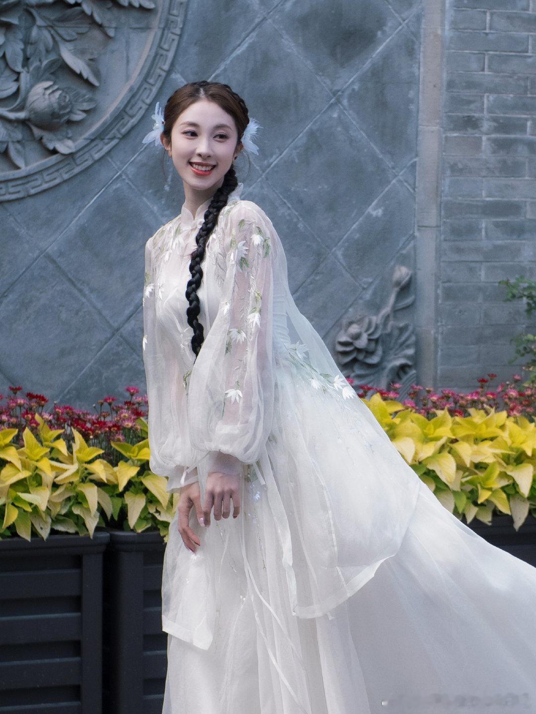 张远的浪漫在此刻具象化张小婉不愧是喜剧出身，自带幽默气场，表演自然流畅不生硬，每